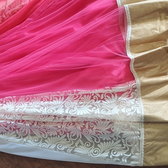 Gown - Picture 3 of 13